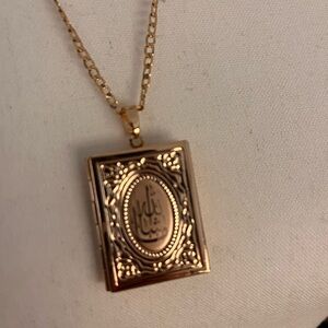 NWOT Gold Tone Locket Necklace w/ Filigree (Arabic - Mashallah)